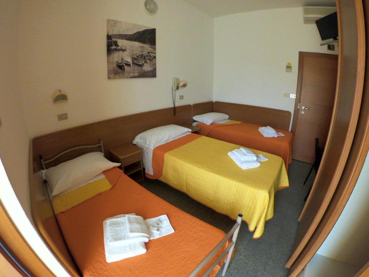 Hotel Half Moon Airport Restaurant Rimini Luaran gambar