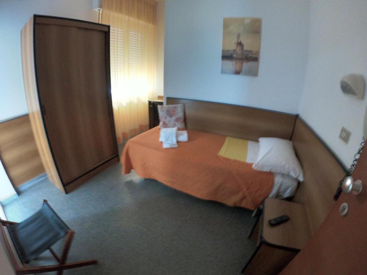 Hotel Half Moon Airport Restaurant Rimini Luaran gambar